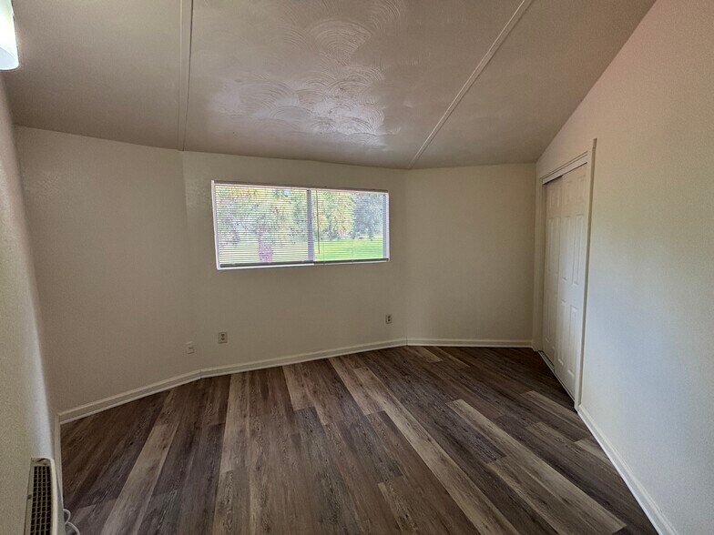 Building Photo - 4010 Pepper Dr