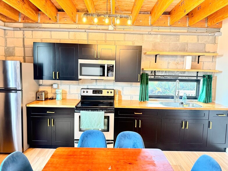 Building Photo - 1335 Churchill Rd