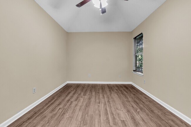 Building Photo - 5383 Twin Valley Ln