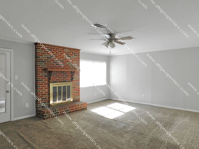 Building Photo - 3520 Royal Crest Dr