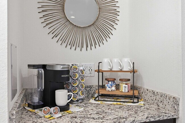 Building Photo - 300 Pendant Ct