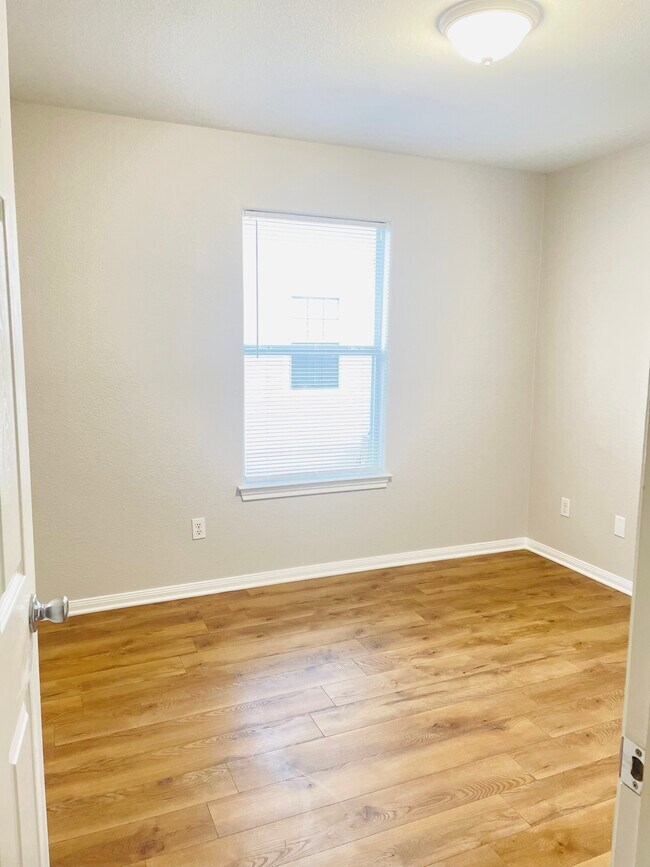 Master bedroom - 2024 Jean St