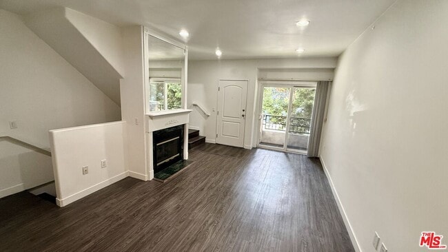 Primary Photo - 11065 W Olympic Blvd