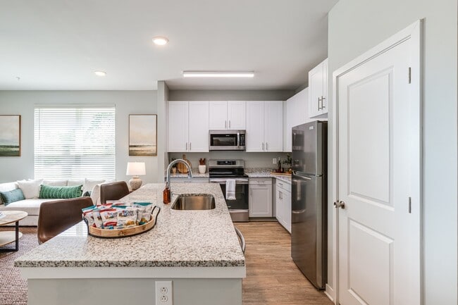 Building Photo - The Views at Chase Creek