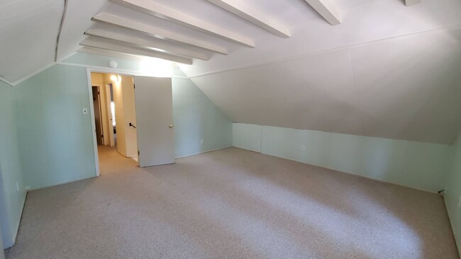 Building Photo - LONG-TERM RENTAL: Great Cedar Flat Home wi...