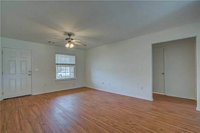 Building Photo - Beautiful Brick Home in Great School Distr...