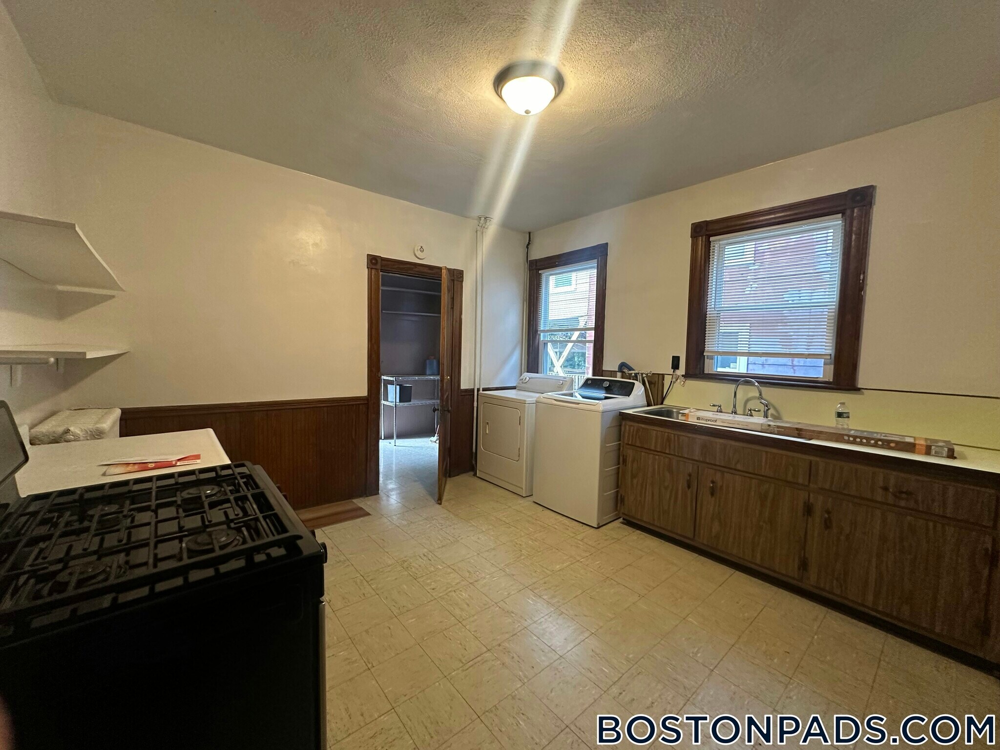 Building Photo - 225 Walnut Ave