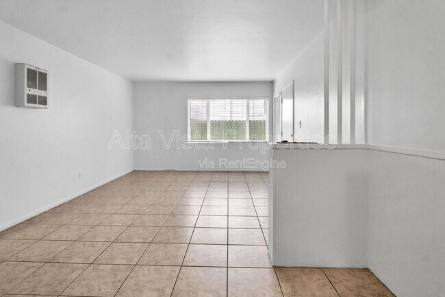 Building Photo - 425 Bonair St