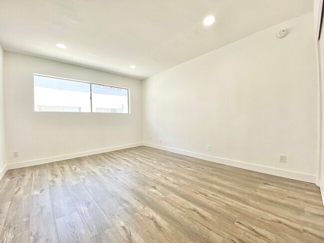 Building Photo - 121 Croft Ave