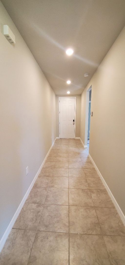 Building Photo - LIKE NEW!! 3-Bedroom, 2-Bathroom in Winter...