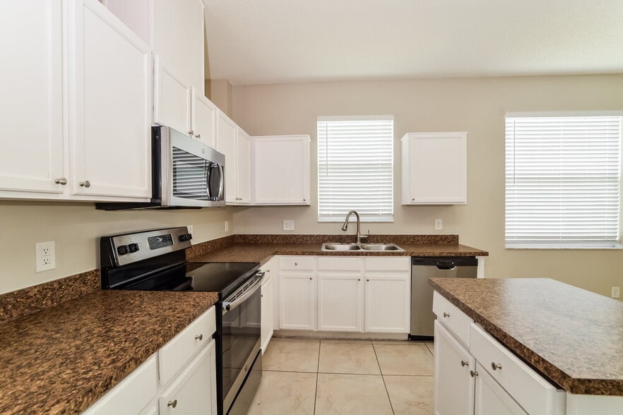 Building Photo - 2725 Eagle Glen Cir