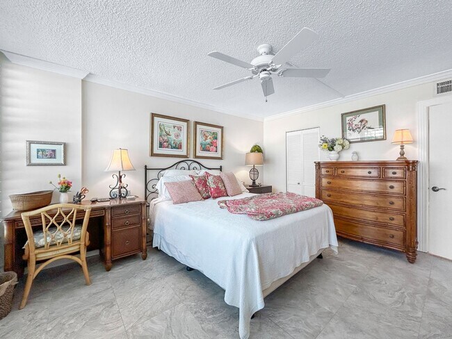 Building Photo - Luxurious Corner Unit with Stunning Floor-to-Ceiling Views!