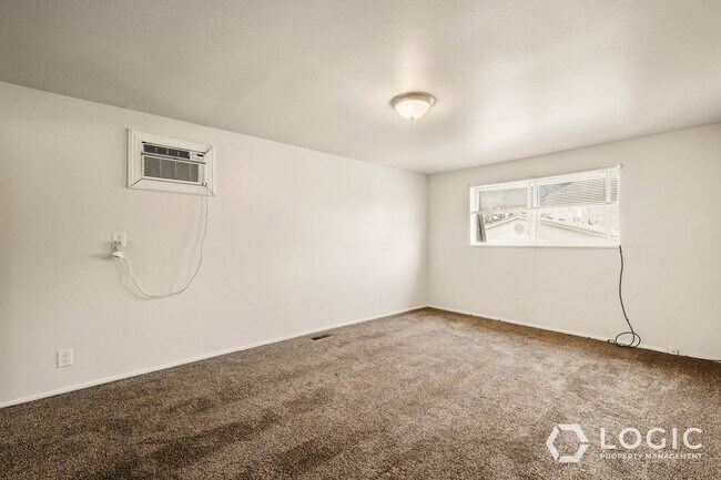 Building Photo - 331 W 170 N