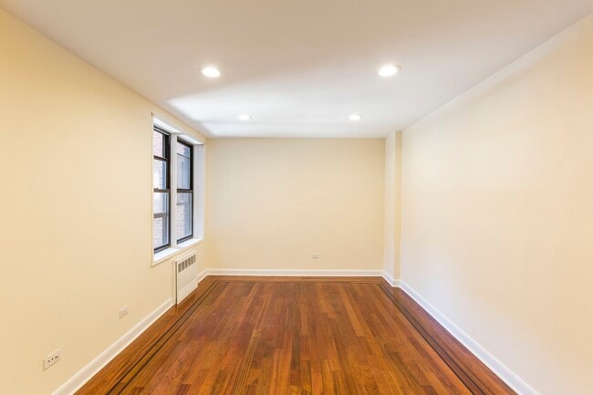 Building Photo - 410 Avenue X