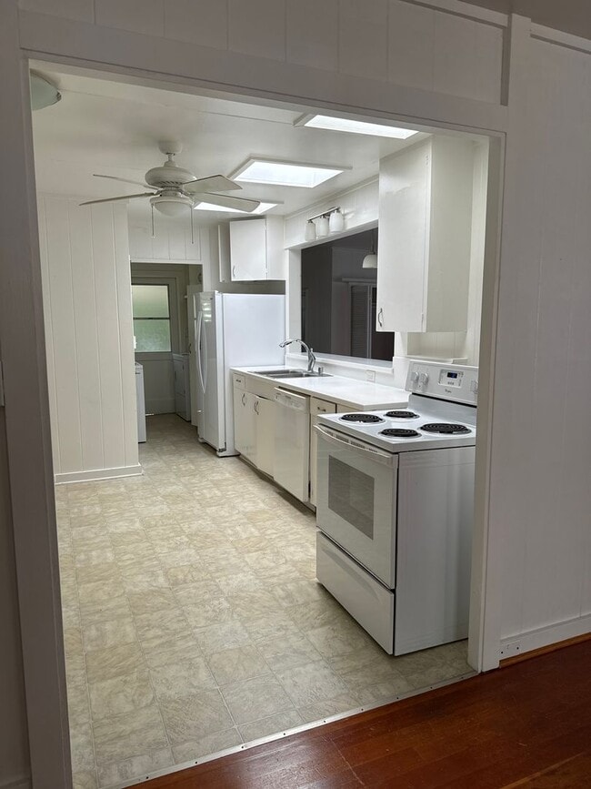 Building Photo - Makaikoa Street - near Kahala - 3 bedroom single family home