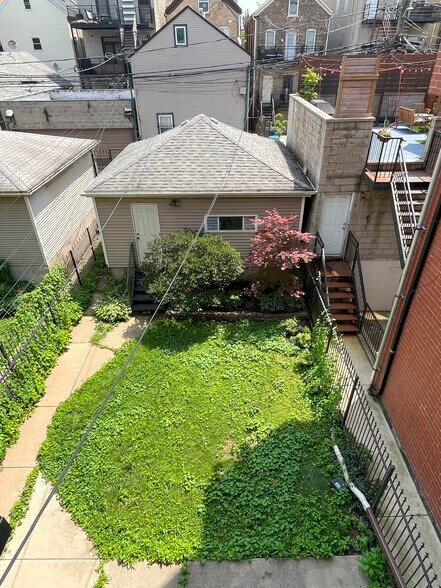 Building Photo - 1247 N Greenview Ave