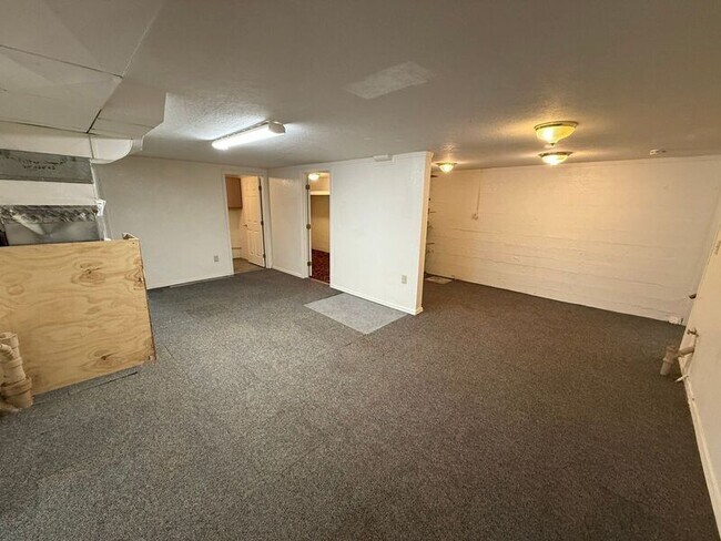 Building Photo - 3490 Neef Ave SE