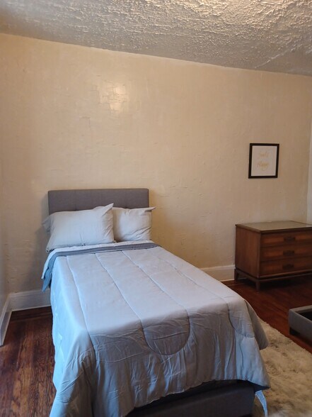 Building Photo - 5023 Queensberry Ave