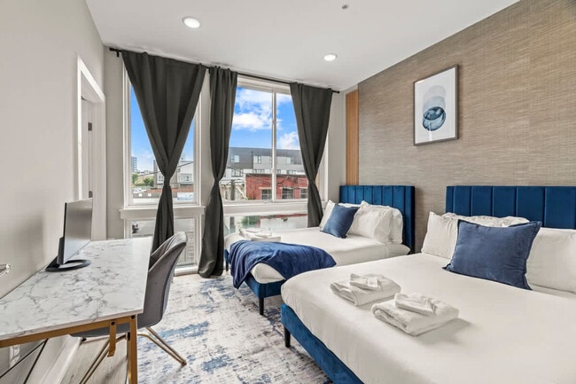 Building Photo - 916 N Delaware Ave