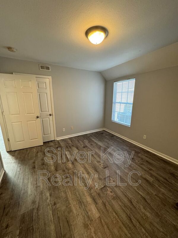 Building Photo - 236 Willow Creek Drive