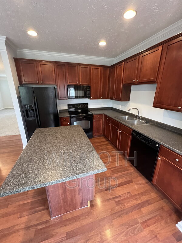 Building Photo - 9451 Glencroft Way