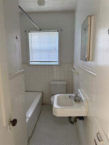 Building Photo - 1942 Lincoln Dr