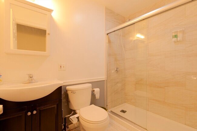 Building Photo - 157 Perkins St