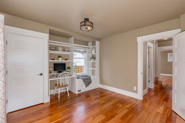 Building Photo - Beautiful Historic Multi Generational home in Heart of Snohomish