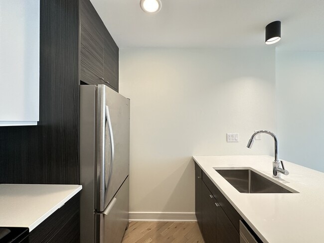 Building Photo - 949 W Grace St