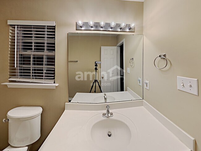 Building Photo - 14921 Ashlight Dr