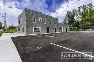 Building Photo - 1600 S Batavia Ave