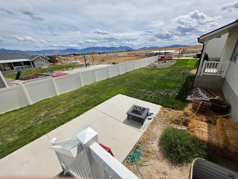 Building Photo - 658 N Butte Ln