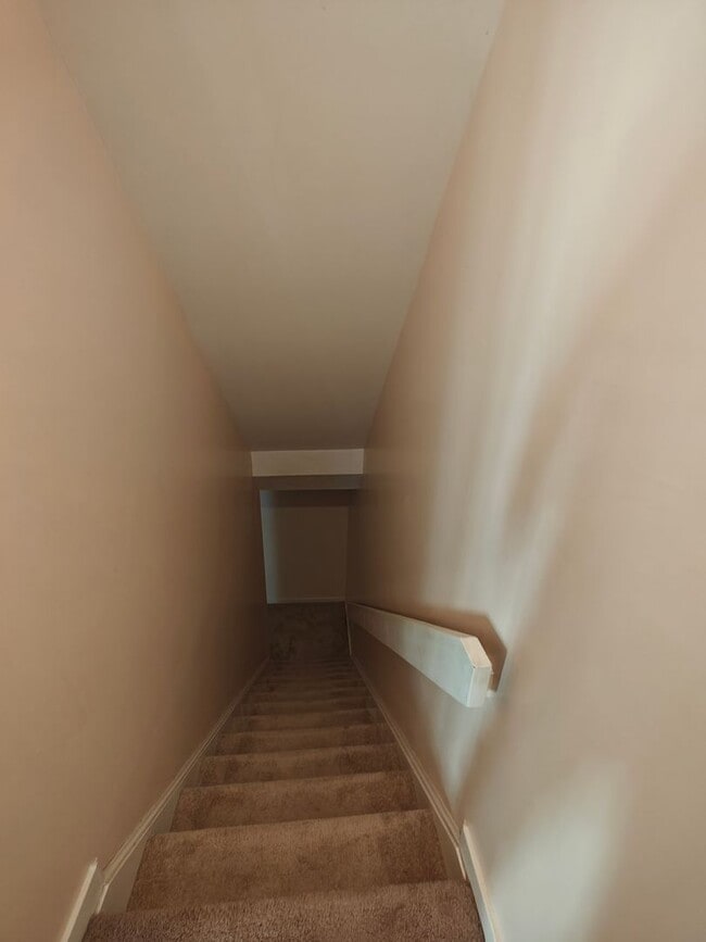 Building Photo - Multi unit townhome