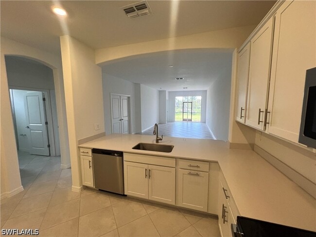 Building Photo - 2320 Dragonfruit Wy