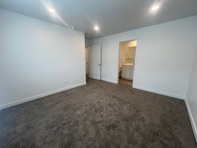 Building Photo - Charming Townhome in Provo, UT