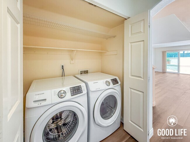 Building Photo - Spacious 3BD/2.5 BA Home in Scripps Ranch with Pool, Private Balcony & In-Unit Laundry