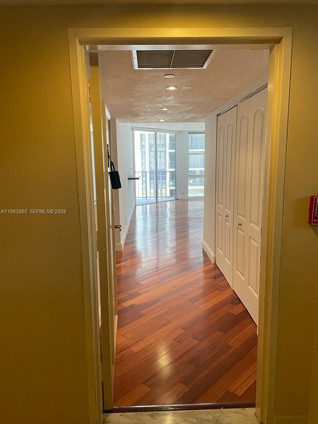 Building Photo - 1865 Brickell Ave