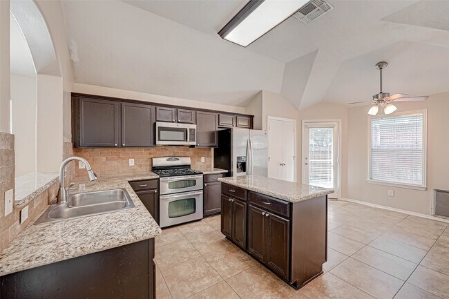 Building Photo - 4727 Wind Trace Dr