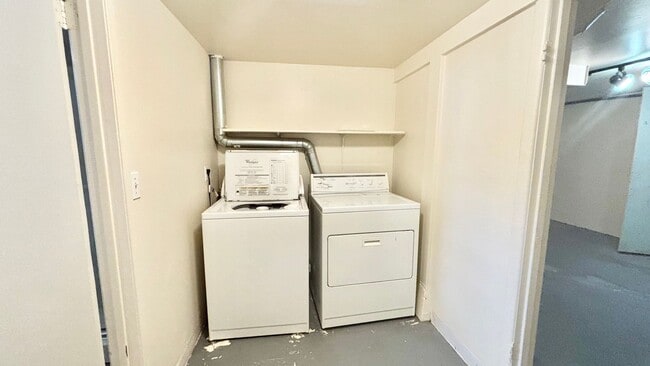 Building Photo - Charming 3BD/2BA Home with Updated Interior + Bonus Basement Space