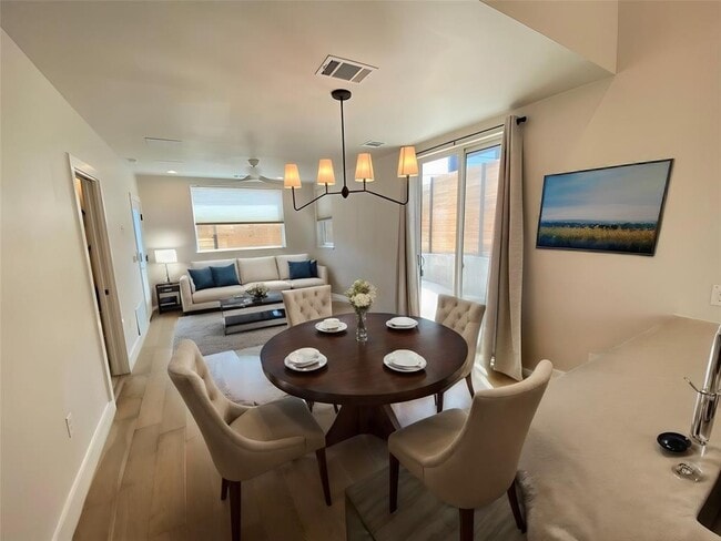 Building Photo - 1903 E 8th St