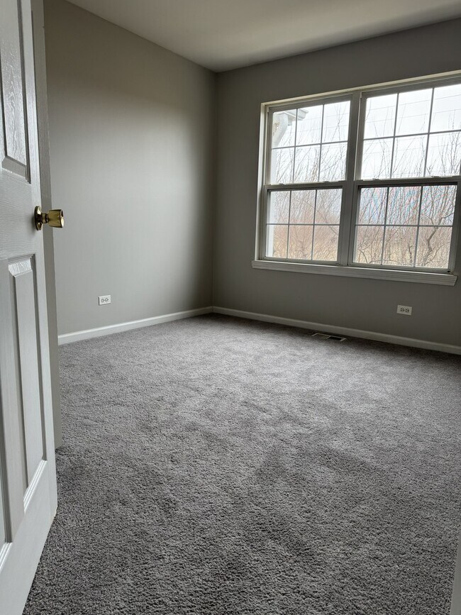 Building Photo - 309 Springbrook Trail S