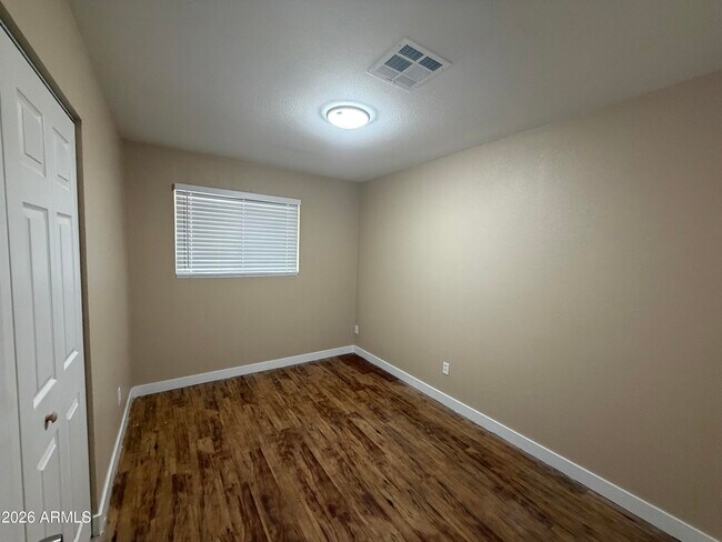 Building Photo - 5810 W Earll Dr