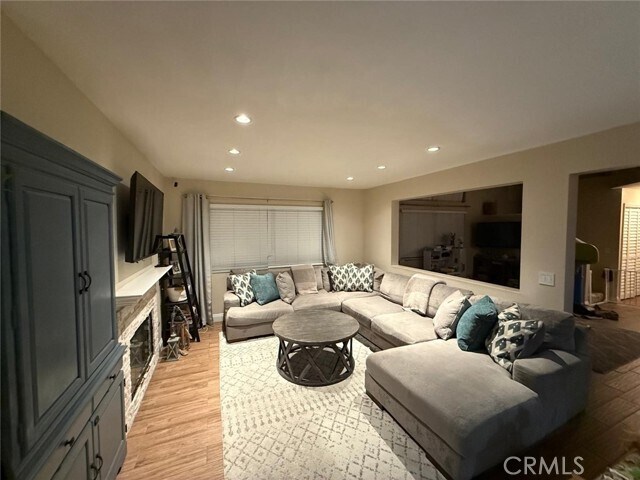 Building Photo - 817 Pathfinder Way