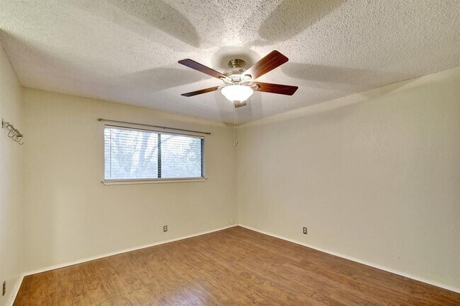Building Photo - 506 S Mt Rushmore Dr