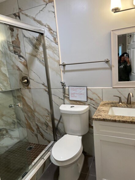 Building Photo - 6012 Meadowbrook Dr