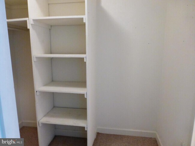 Building Photo - 1121 Arlington Blvd