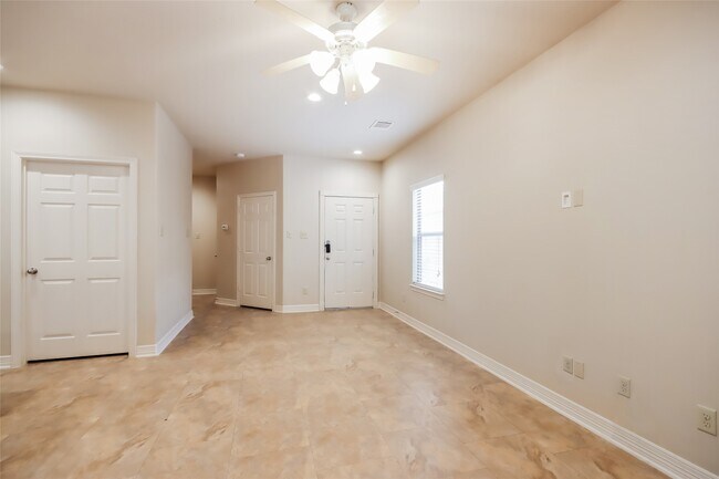 Building Photo - 2038 Lost Pine Ct