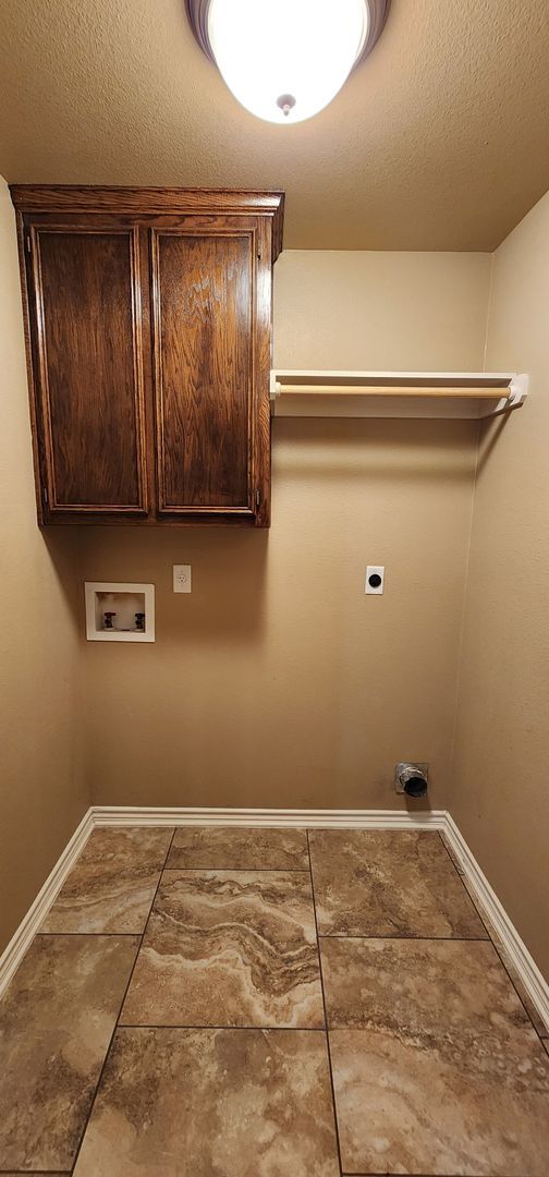 Building Photo - Beautiful 2 bed/2 bath near Clear Creek
