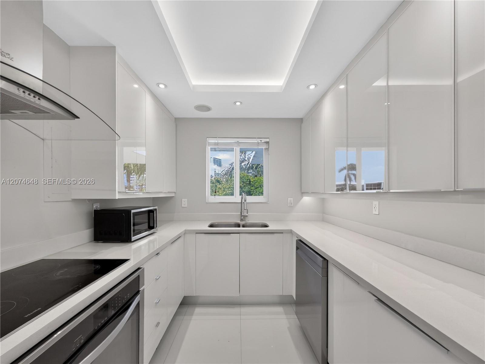 Building Photo - 10190 Collins Ave