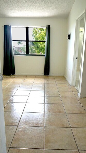 Building Photo - 1705 San Remo Cir